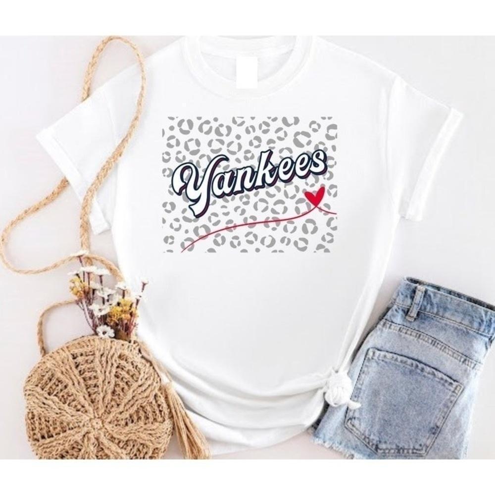 New York Yankees Classic Retro Baseball Fan Unisex T Shirt - Picture 1 of 4